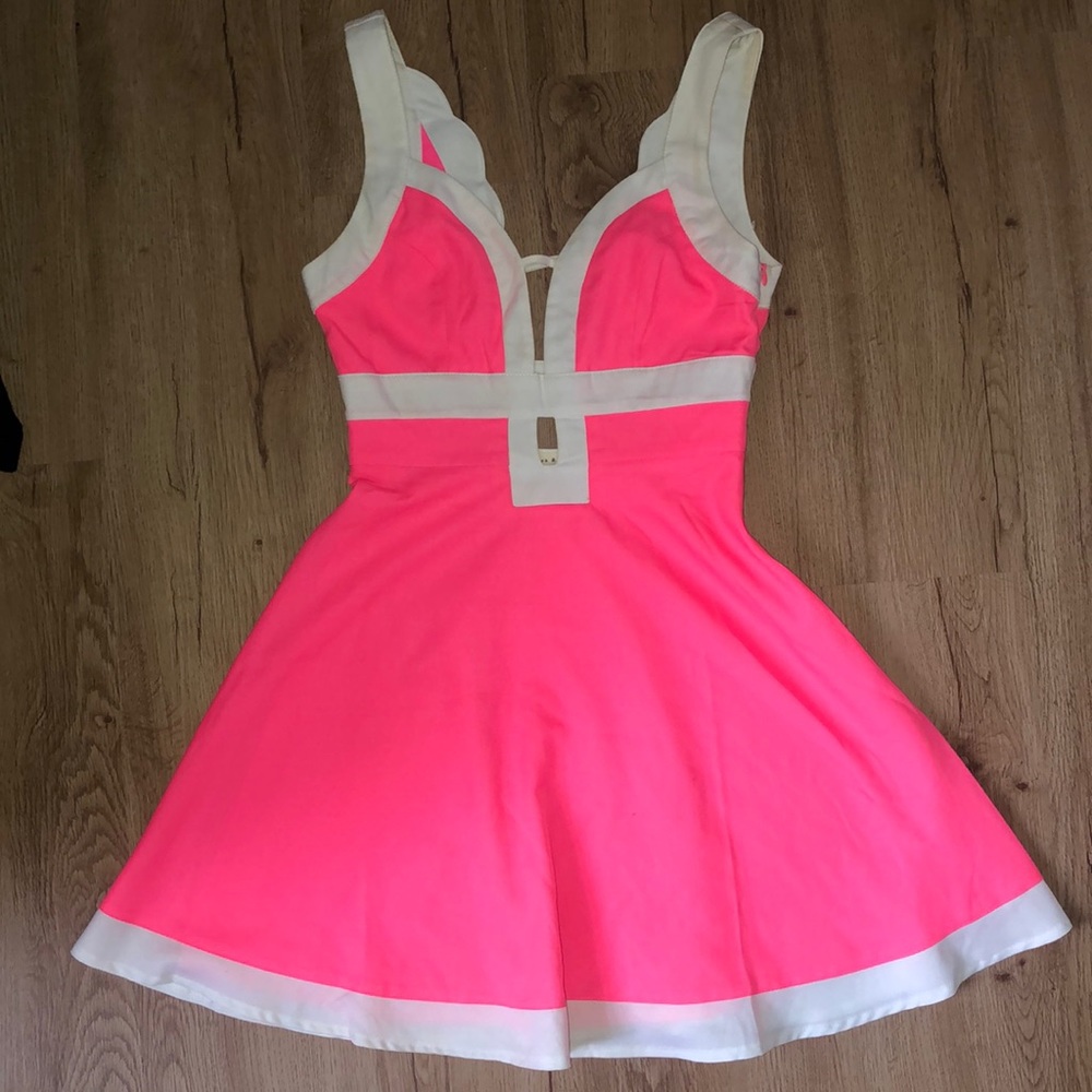 T & cup fluorescent block dress